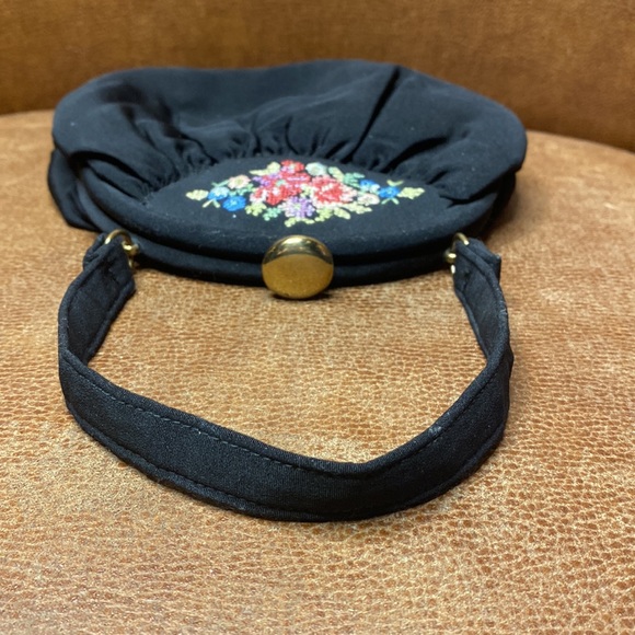 Vintage Virginia Art needle point handbag - Picture 4 of 7